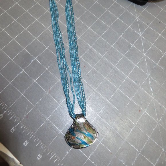 Lifestyle Studios Beaded necklace and earrings - Picture 12 of 13